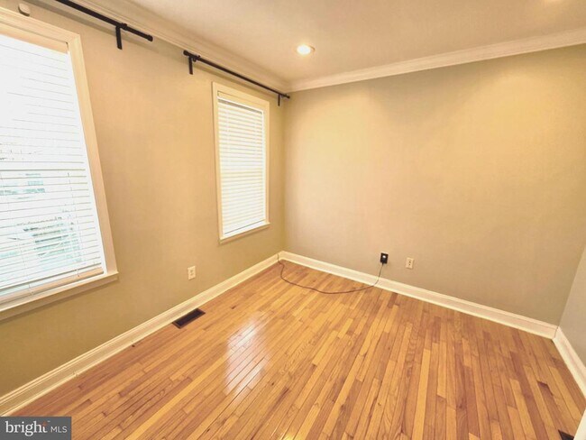 Building Photo - 1209 Florida Ave NE