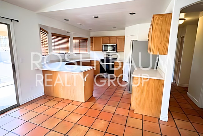 Building Photo - Beautiful 4-bedrooms, 2-baths home in Pres...