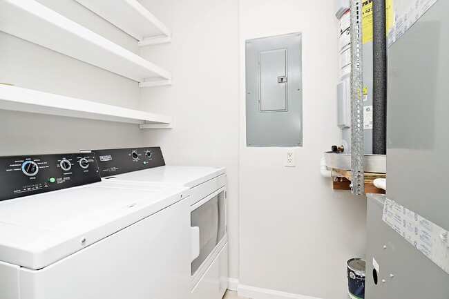 Building Photo - Pet-Friendly Fry's Spring Duplex With Fenc...