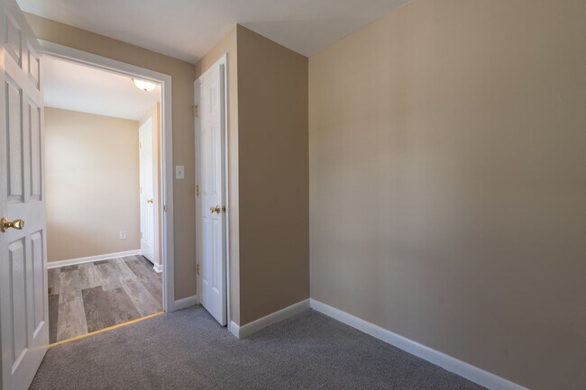 Building Photo - BEAUTIFUL 3 Bedroom Home in Little Creek!