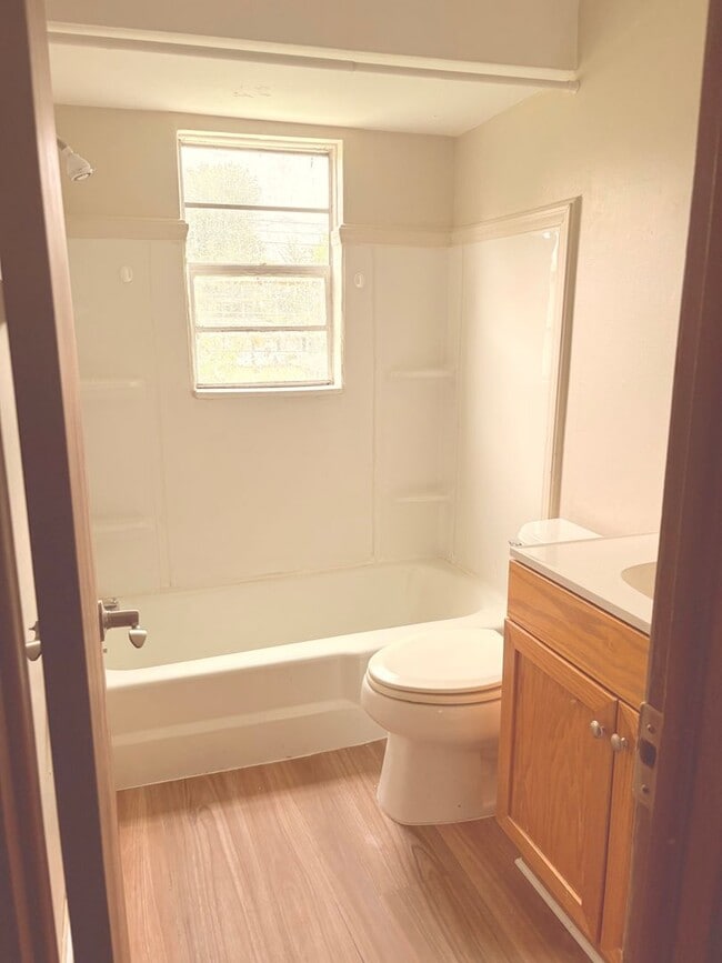 Building Photo - Charming 2 beds 1.5 baths in Gahanna