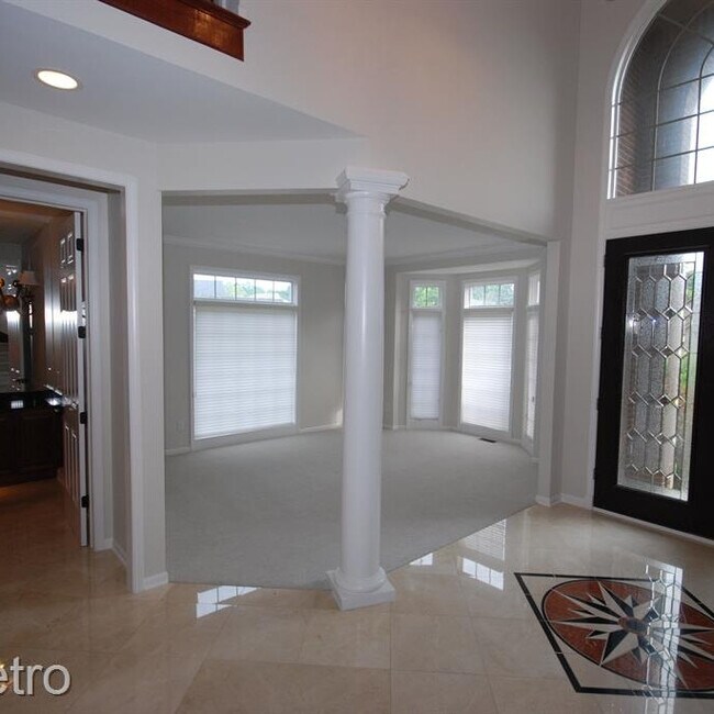 Building Photo - 5121 Parkgate Dr