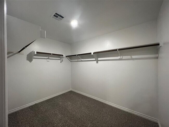 Building Photo - 2745 Dennis Dr