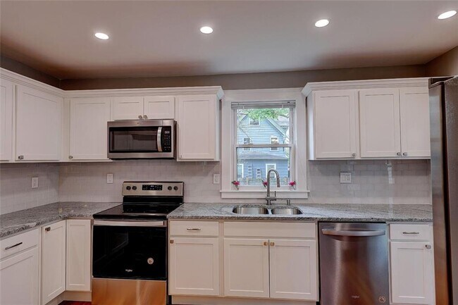 Building Photo - 167 Lafayette St