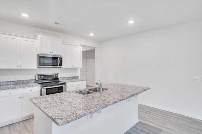 Building Photo - 4 BEDROOMS & FENCED YARD!