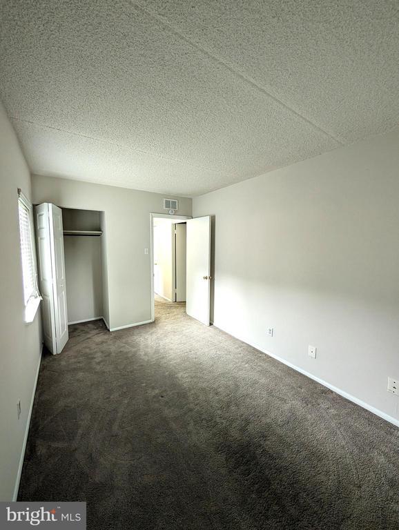 Building Photo - 822 Putnam Blvd