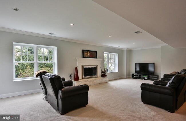 Building Photo - 6329 Linway Terrace