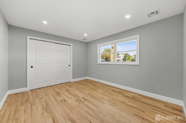 Building Photo - 614 Remsen Ave