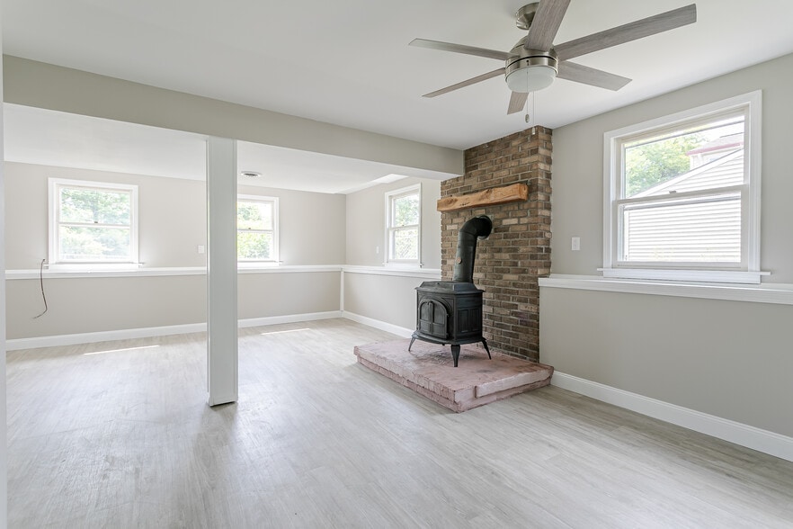 Building Photo - 1736 Elmwood Cir