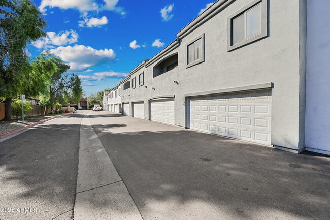 Building Photo - 4608 W Maryland Ave