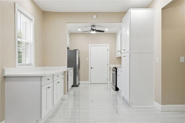 Building Photo - 393 8th St NE