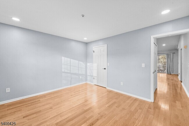 Building Photo - 176 Potomac Dr