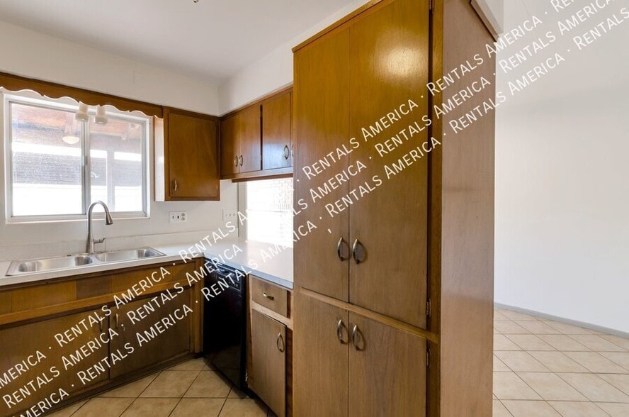 Building Photo - 5821 E North St