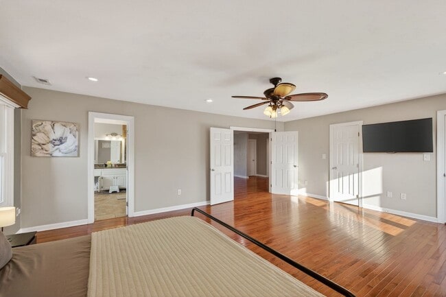 Building Photo - Elegant & Spacious Home Available in Church Point