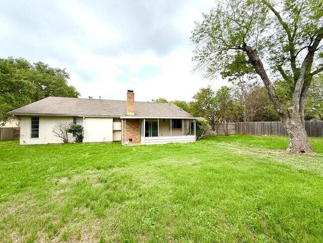 Building Photo - MUST SEE! AVAILABLE NOW! UNIQUE 4 Bedroom/...