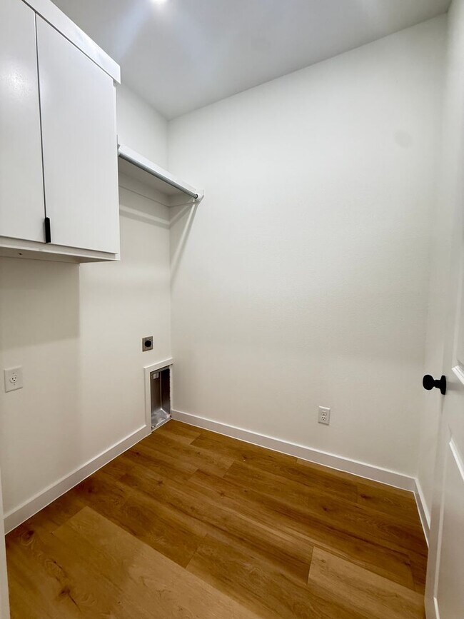 Building Photo - Spectacular Town-Home in West Lubbock!