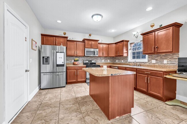 Building Photo - 3342 Cotham Ln