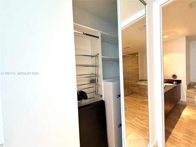 Building Photo - 16001 Collins Ave