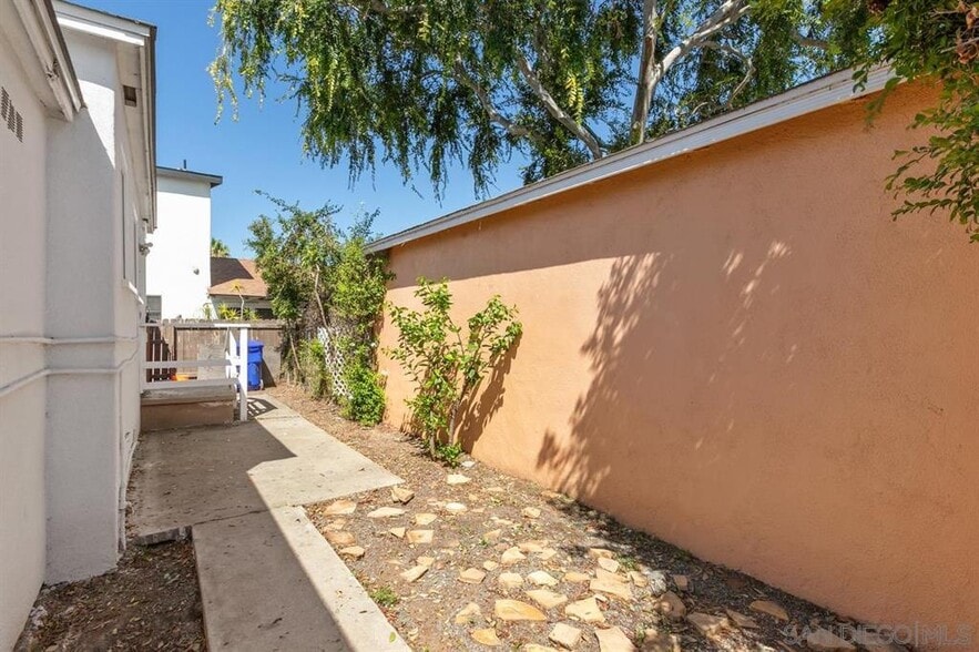 Building Photo - 4330 Quince St