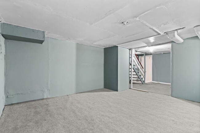 Building Photo - 1348 E 6th St