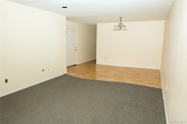 Building Photo - 13 Regina Pl