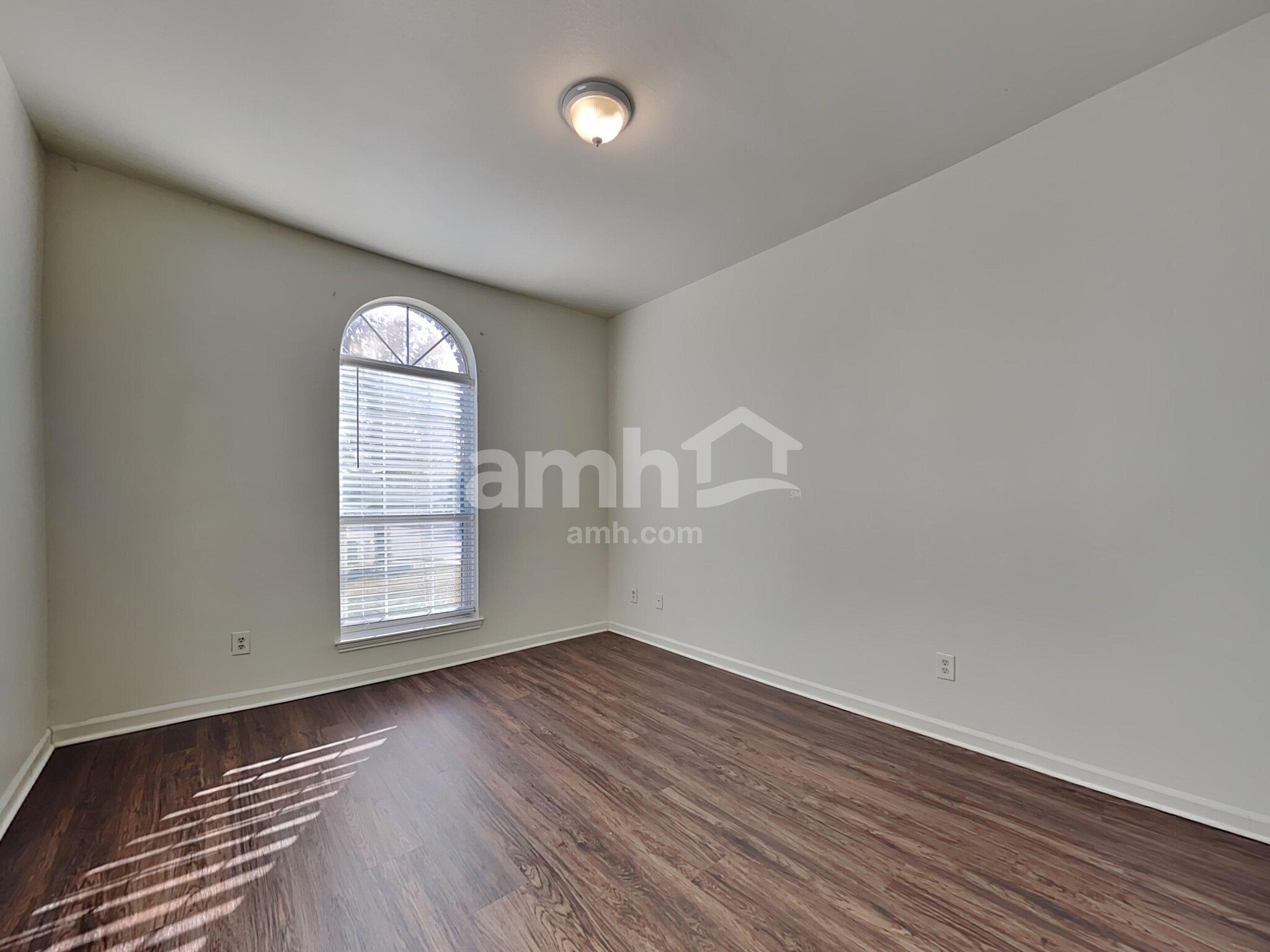 Building Photo - 512 Timber Dr