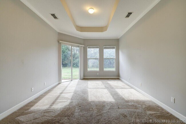 Building Photo - 833 SW Vineland Ct