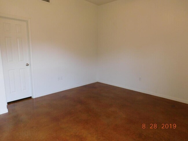 Building Photo - 1202 Cavalry Ln