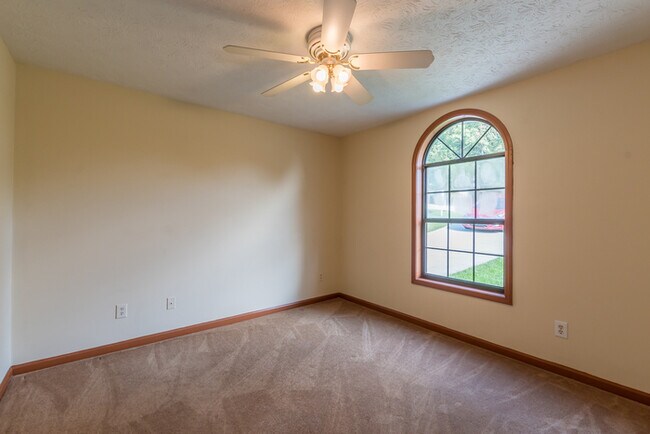 Building Photo - 4174 Warren Rd
