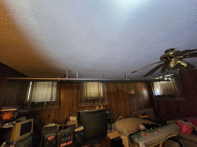 Building Photo - 719 Thrush Ave