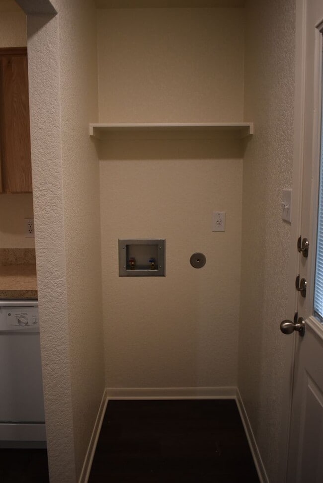 Building Photo - 504 S Juanita Dr