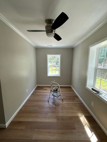 Building Photo - 530 Oakwood Ave