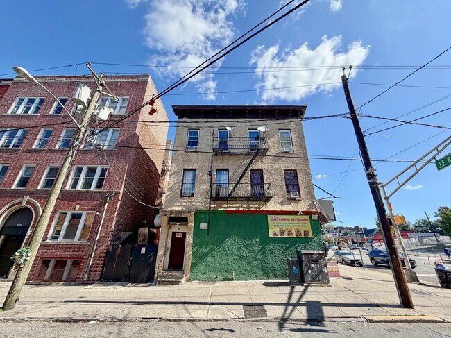 Building Photo - 190 Clinton Ave