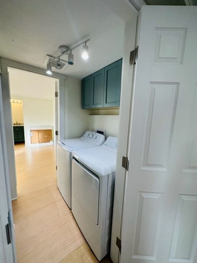 Building Photo - Newly Remodeled 3 bed/2 bath in Hamilton