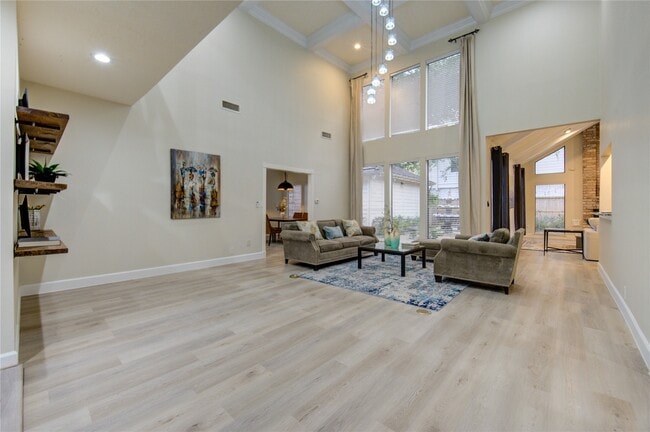 Building Photo - 714 Last Arrow Dr