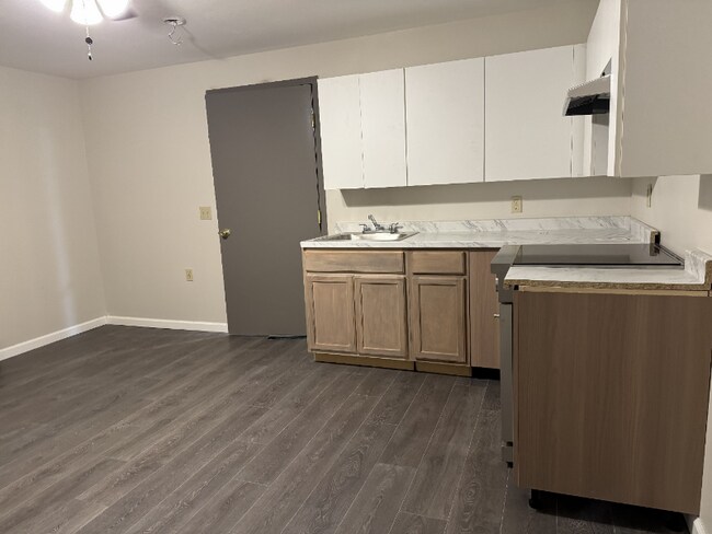 Building Photo - 355 S Main St