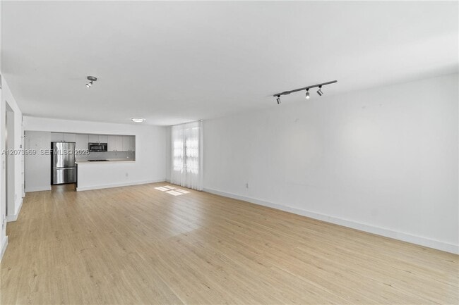 Building Photo - 9250 W Bay Harbor Dr