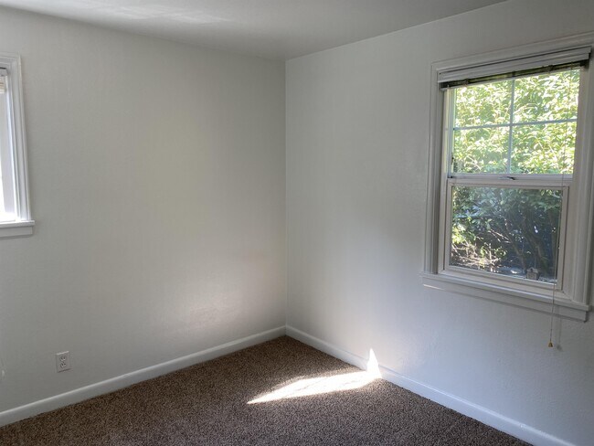 Building Photo - 5621 Fauntleroy Way SW