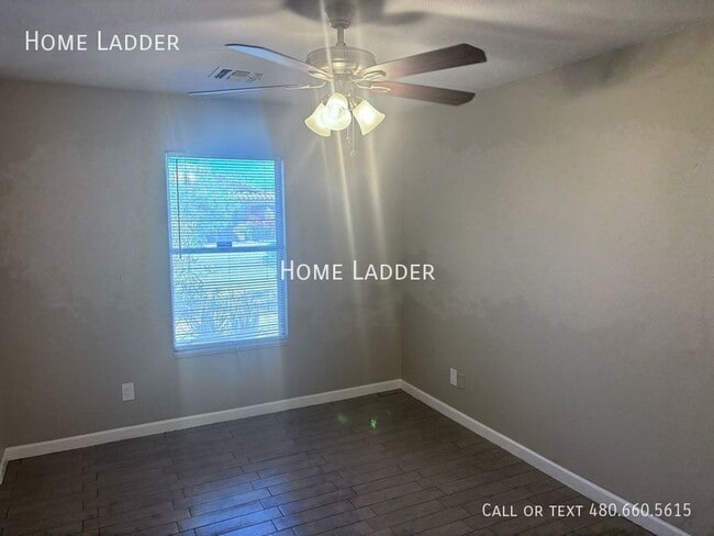 Building Photo - 7213 W Hilton Ave