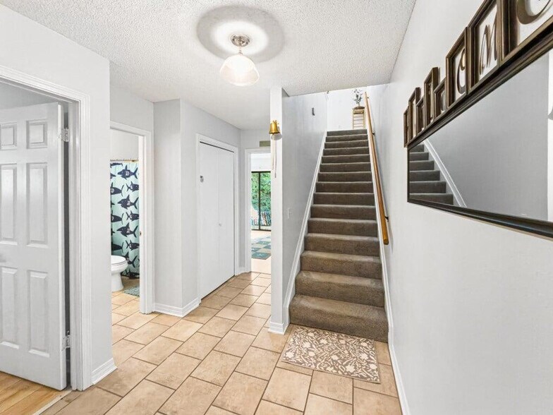 Building Photo - 113 N Myrtle Dr