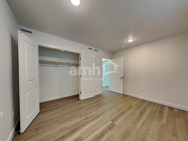 Building Photo - 9715 W Parkway Dr