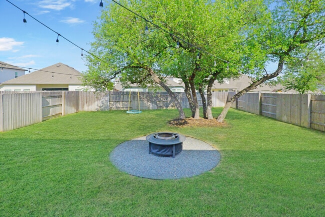 Building Photo - 601 Pinnacle View Dr