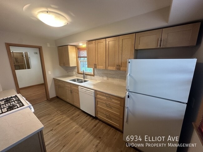 Building Photo - 6934 Elliot Ave
