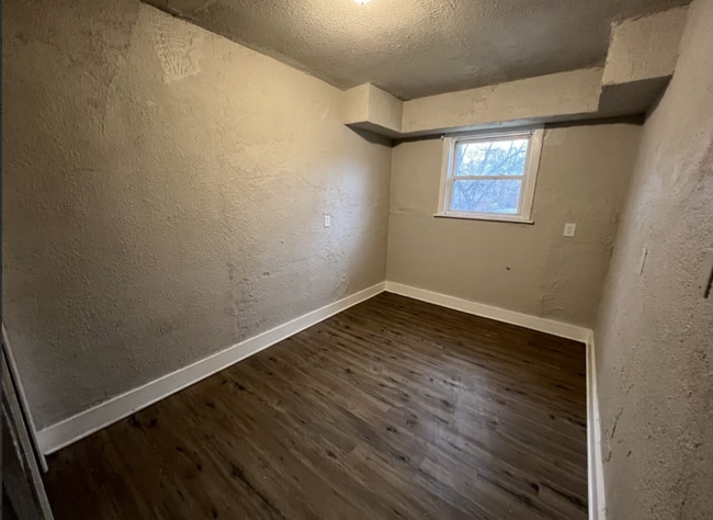 Building Photo - 824 Tyler St