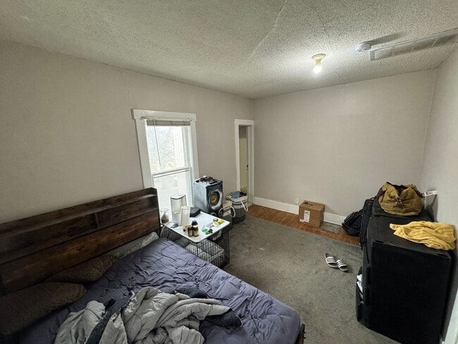 Building Photo - Pre-Leasing for 26/27 School Year