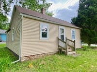 Building Photo - 2 Bedroom Home in Lowell
