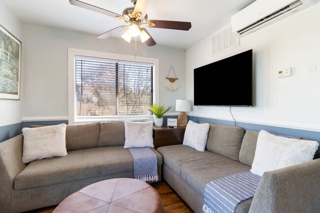 Building Photo - 9714 11th Bay St