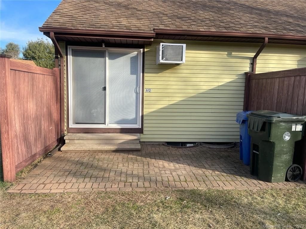 Building Photo - 268 Hartford Turnpike