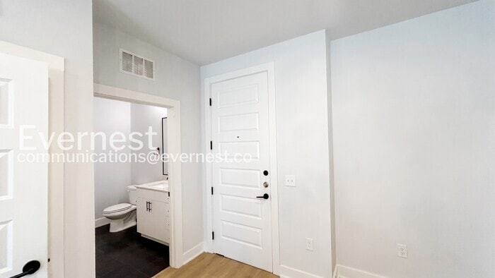 Building Photo - 3101 Govalle Ave