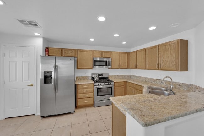 Building Photo - Charming 2 bedrooms 2 Bathrooms in the Amb...